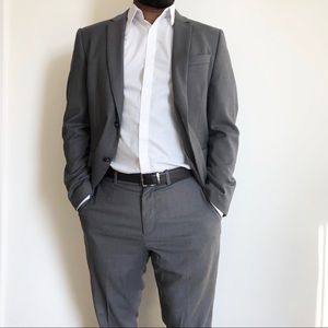 Perry Ellis Slim-Fit Suit  (Size 38s ) Gray